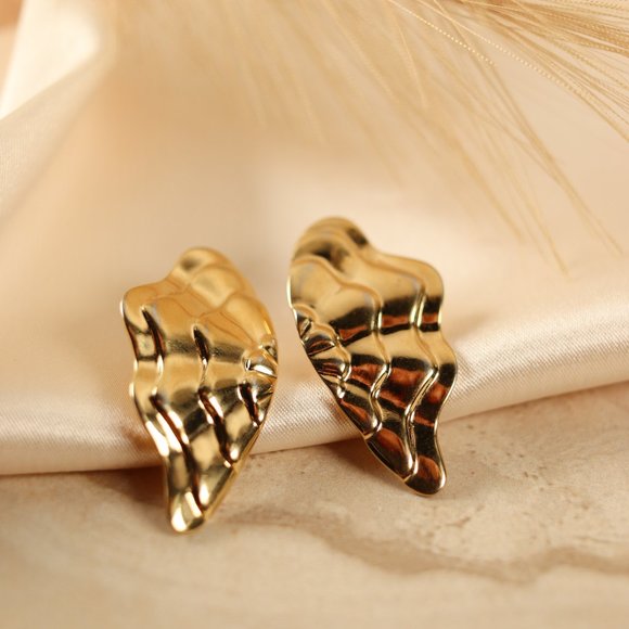 SOLD Vintage Gold Fan Stud Earrings - Picture 2 of 8